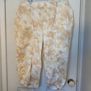 Lane Bryant Cargo Crops – Size 20 (Beige/white tie-dye wash)